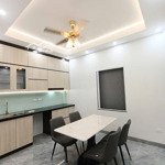 nguyễn văn cừ, nhà mới 50m2, ô tô đỗ cửa, gần cầu chương dương, lô góc 2 mặt thoáng, 5.6 tỷ