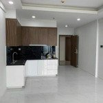 bán căn studio 40m2 view hồ bơi (có ban công) hướng đông nam giá 1.08 tỷ (bao hết) sẵn sổ