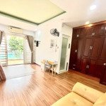 cho thuê nhà ở & văn phòng công ty. dt 300m2 sàn. 3 lầu 5 phòng, nội thất hiện đại đầy đủ