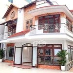 Cho thuê villa có hồ bơi & Sân vườn rộng đường Phùng Khắc Khoan Quận 1