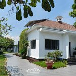 bán villa long an cạnh tphcm 3000m2, sân vườn,ao cá tuyệt đẹp chỉ 27 tỷ