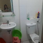 bán nhà 3 tầng xe hơi ngủ trong nhà thị trấn nhà bè, 50m2, 4pn. nhĩnh 4 tỷ ( còn tl tốt)