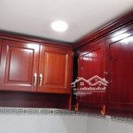 Nhà Huỳnh Văn bánh,có 1 trệt,3 lầu,3pn,2wc.