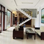 bán nhà rất hiếm, 3 tầng, trung tâm phố biển, đất 95m2, 25 triệu/ tháng, giá rất đầu tư