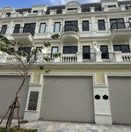 cho thuê full căn shophouse 4 tầng nổi + 1 hầm diện tích 80m2 làm (văn phòng - kho) hướng đông nam