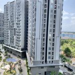 Cho thuê căn 59m2, tháp C, có giường, tủ, máy lạnh