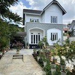 bán căn villa sân vườn tại yersin- phường 9- đà lạt- gần hồ xuân hương 500m