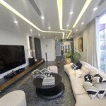 view hồ, ngõ tô hơn phố, đội cấn 55m2, 8 tầng thang máy, mt 5.5m, gara ô tô, chào 32 tỷ