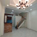 kẹt tiền bán gấp nhà 1 trệt 2 lầu đường sư vạn hạnh, p12, q10. 52m2 giá 3tỷ650 gần vạn hạnh mall