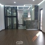 bán nhà thang máy mới, ngã tư chợ mơ, lô góc, cách phố 10m, 40m2 x mt 4m x 7,35 tỷ. lh: 0836377135