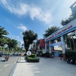 bán nhà ngay đại học kinh tế _ tài chính hcm, 60m2, 3 lầu, đường trước nhà 12m.