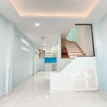 nhà nguyễn khoái q4- 3 lầu- 33m2 - hẻm 3m - ko qh-chỉ 4 tỷ nhỉnh