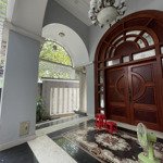 villa ngay phố ẩm thực. 2mt 276 trường sa - bình thạnh. ngang lớn (10x16m). h + 3 lầu + 5 kingrooms