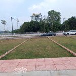 đang cần bán lô đất 100m2 đất gần sân golf minh trí vị trí rất tiện ích phù hợp cho đầu tư và để ở