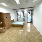 studio ban công 40m2 đường nguyễn tất thành quận 4 kế đh luật, đh ntt, bitexco, phố nguyễn huệ q. 1