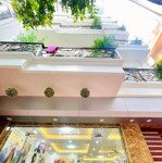 bán gấp nhà mặt đất phố giảng võ, cát linh, ba đình, 30m2 xây 4 tầng, 3 ngủ, 3wc, nhà đẹp, ở ngay