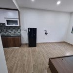 chính chủ cho thuê căn hộ 35m2 dạng studio full đồ sạch đẹp phố trạm giá 4.5 triệu.lh 0916393862