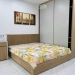 chính chủ cho thuê căn hộ 50m2 full đồ đẹp, ban công phố hồng tiến giá 7 triệu. liên hệ 0916393862