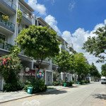 cần cho thuê tầng 3-4. full nội thất .dtsd: 180m2. giá tốt chỉ : 15tr/tháng. tại kdt vạn phúc city