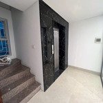 bán nhà lạc trung, hai bà trưng . dt 80m2 7t mặt tiền 4.5m. giá: 22 tỷ. lh :0383426696