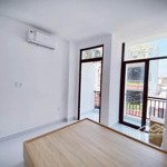 cho thuê căn hộ có balcony - cửa sổ , rộng 27m2 , đg cmt8 q3