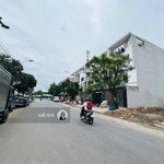 chính chủ bán nhà phố dt (6x21) mt đường d6 (20m) cách siêu dự án the global city 1km. 0979861622