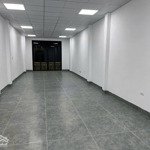 nhà mới tại hào nam- đống đa 40m2 x 4 tầng, thông sàn toàn bộ, ô tô đỗ, kd mọi mô hình. giá 18tr/th