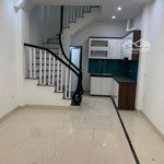 cho thuê nhà 5 tầng ngay kđt việt hưng, long biên, 35m2/ sàn. 12 triệu/ tháng. lh: 0984.373.362