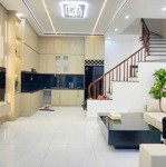 bán gấp, giá đầu tư, nhà đẹp ở ngay, gần phố, ngõ nông 40m2 chỉ 5.x tỷ.