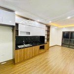 3 nhà ra phố, 4 nhà ra royal city ngay giáp nhất. dt 39m2, giá chỉ 10 tỷ nhỉnh chút có thương lượng