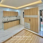 phòng ban công rộng 30m2 full nội thất