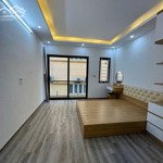 phúc lợi - nhỉnh 4 tỷ có ngay nhà đẹp 35m2 - hàng xóm vincom riverside - ngõ thoáng - ở sướng