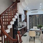 nhà đẹp đống đa - ngõ phân lô - ô tô đỗ cổng - 2 thoáng - ô chờ thang máy - ở sướng 60m2 chỉ 12 tỷ.