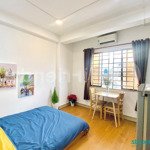 cho thuê chdv dạng studio cửa sổ thoáng, rộng 30m2, gần cầu nguyễn tri phương q5, mặt tiền sát q10