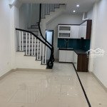 cho thuê nhà riêng 5 tầng việt hưng. 35m2. giá: 12 triệu/tháng. lh: 096.787.3362