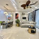 bán nhanh căn 3 ngủ, view sông hồng cầu vĩnh tuy, giá thương lượng mạnh lh 0968 602 202