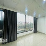 chỉ 15 triệu có văn phòng 90m2 tại mặt phố vũ tông phan, thanh xuân , chia 02 phòng, có rèm cửa