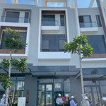 chủ ngộp bank giảm thêm 1 tỷ căn nhà 4 tầng dt đất 112m2 view biển, ngay đh phan thiết khu compound