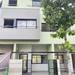 nhà phố compound 3,299ty, đưa trước 30% 12 tháng sau mới thanh toán tiếp, đã có sổ riêng từng căn