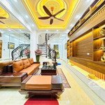 giữa đống đa đang bán nhà đẹp mê ly,tặng nội thất vip giá nhỉnh 8 tỷ, trc nhà rất rộng, sổ nét 40m2