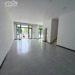 cho thuê nhà phố 126m2 đường chính t12 tại vinhomes grand park. liên hệ 0828030977 thiện