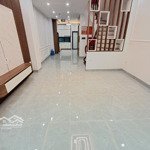 30m2 mới tinh 5tầng mt 4m vài bước ra ôtô hộ khẩu hoàng mai trc nhà để 100 xe máy cực thoáng