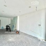 mặt bằng 30m2 giá 12 triệu còn thương lượng / mặt tiền lạc long quân gần ngã tư âu cơ