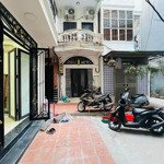 bán nhà phố hào nam . nhà ngõ 137 . 30m2 . 6 tầng , mt 4m . 25 m ra phố hào nam. giá 6,9 tỷ