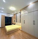 tôi cho thuê nhà nguyễn chí thanh, 65m2 x4 tầng, thông sàn, 3 mặt thoáng, có sân, đồ cơ bản.19tr