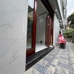 bán nhà hoàng mai 6 tầng thang máy, nội thất xịn xò giá t12/2024