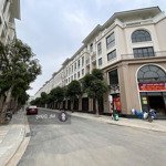 shophouse đối diện mặt sảnh chung cư