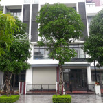 chính chủ cần tiền bán shophouse mặt chung cư, 79m2, xây 5t, có thang máy, 16.5 tỷ lh: 0988 970 692