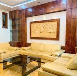 cho thuê biệt thự khu t ciputra, 180m2 * 3 tầng, 5 phòng ngủ, đủ đồ. giá chỉ 2300 usd/tháng.