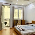 cho thuê chdv 1pn+tách bếp+balcony 40m2 full nội thất- thang máy. bao phí quản lý